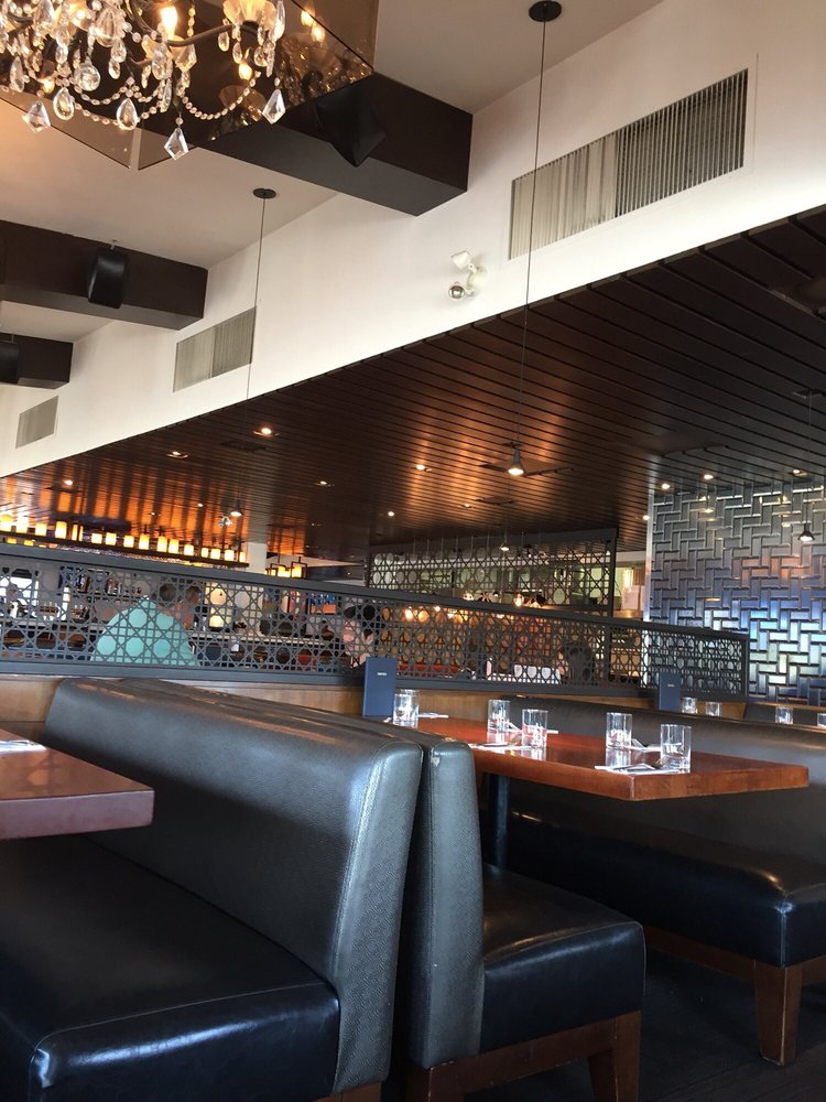 Earls Kitchen + Bar 1110 16 Ave NW, Calgary