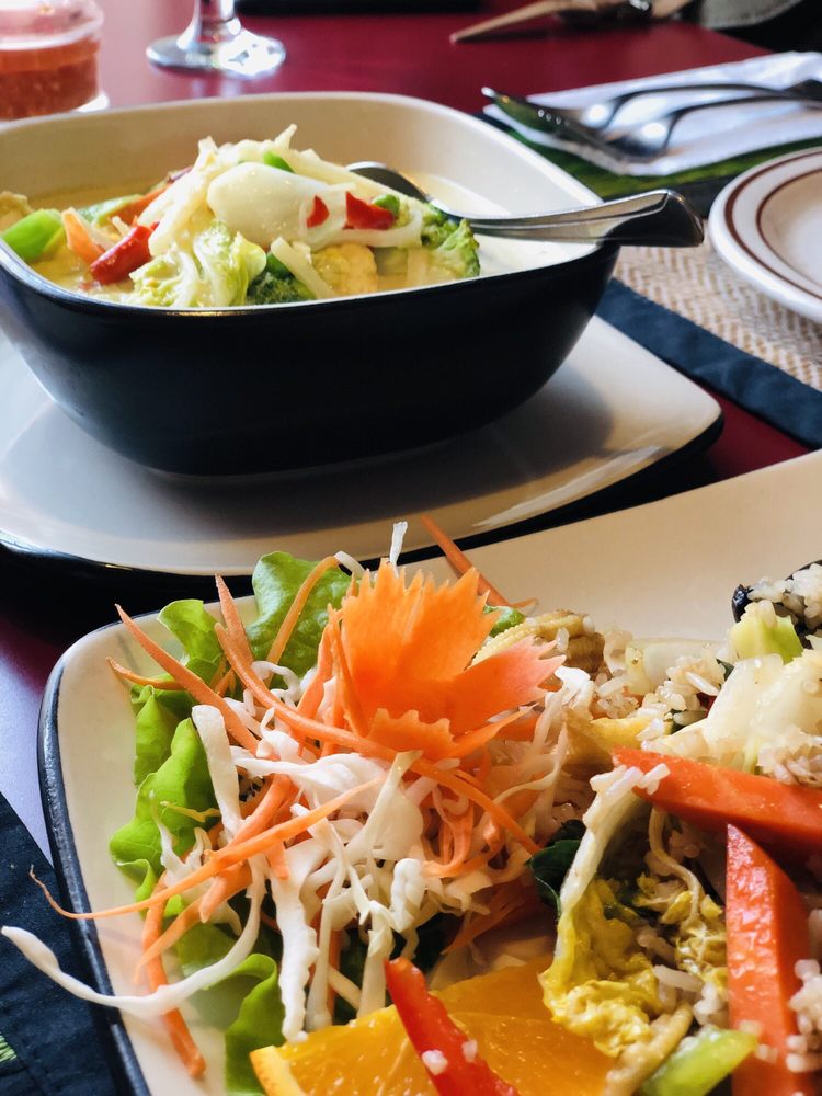 Thai Bistro 233 Centre St SW #102, Calgary