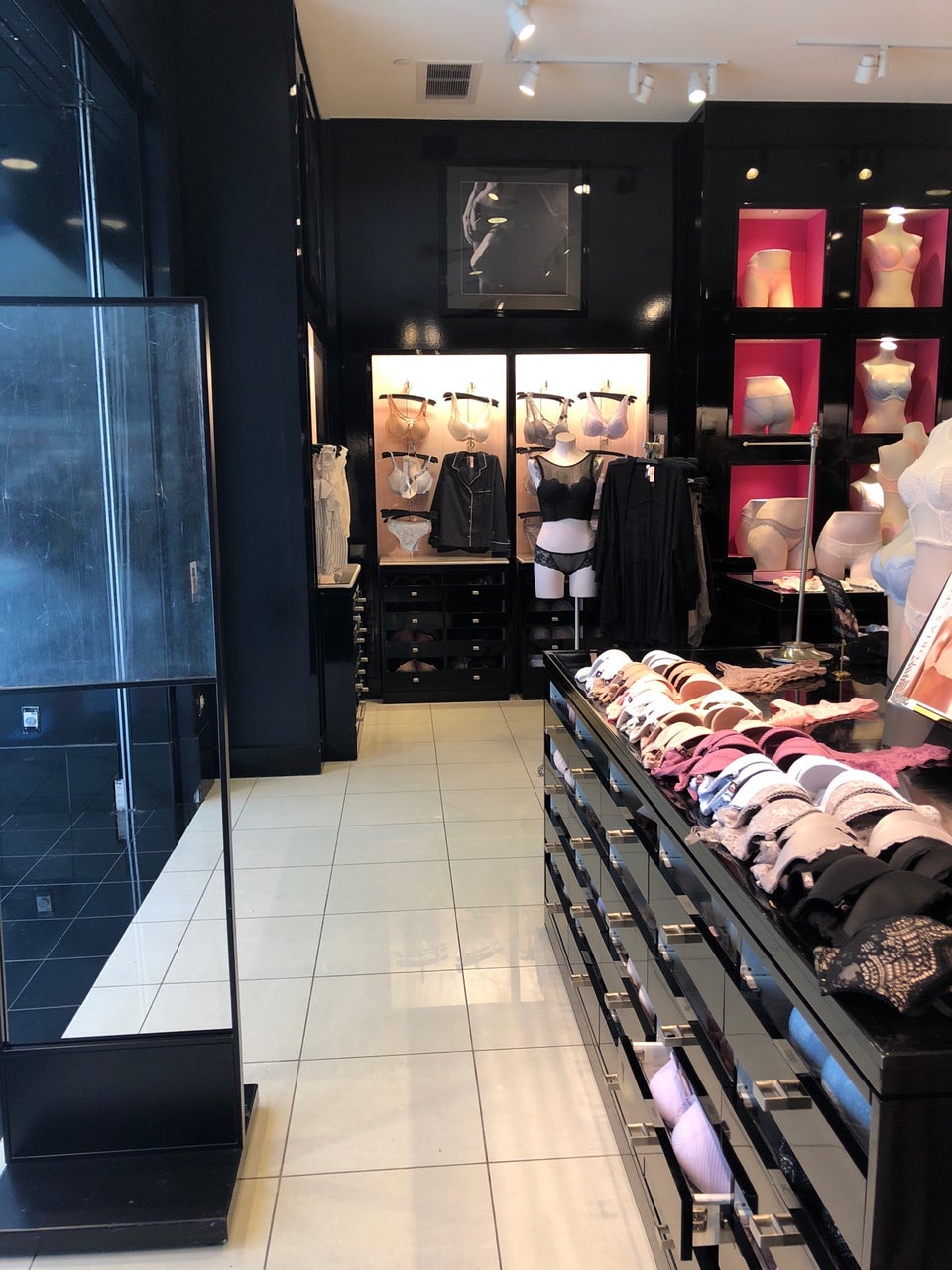 Victoria's Secret 2000 Galleria Cir, Hoover