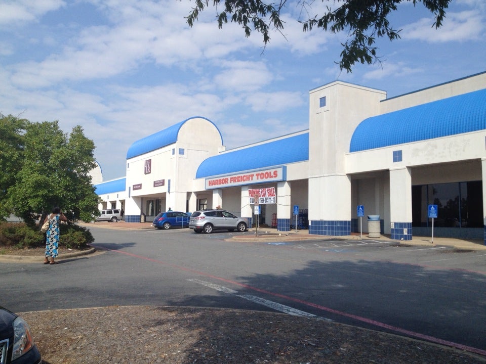 Harbor Freight Tools 3901 S University Ave Suite 6, Little Rock