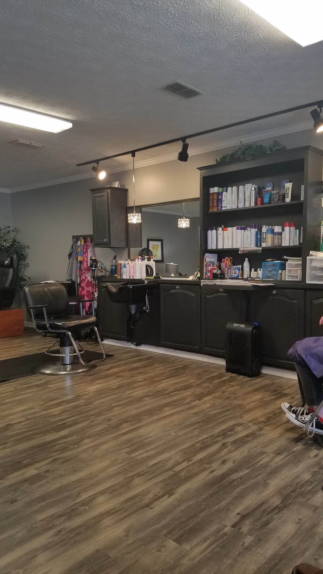 Shear Reflections Salon