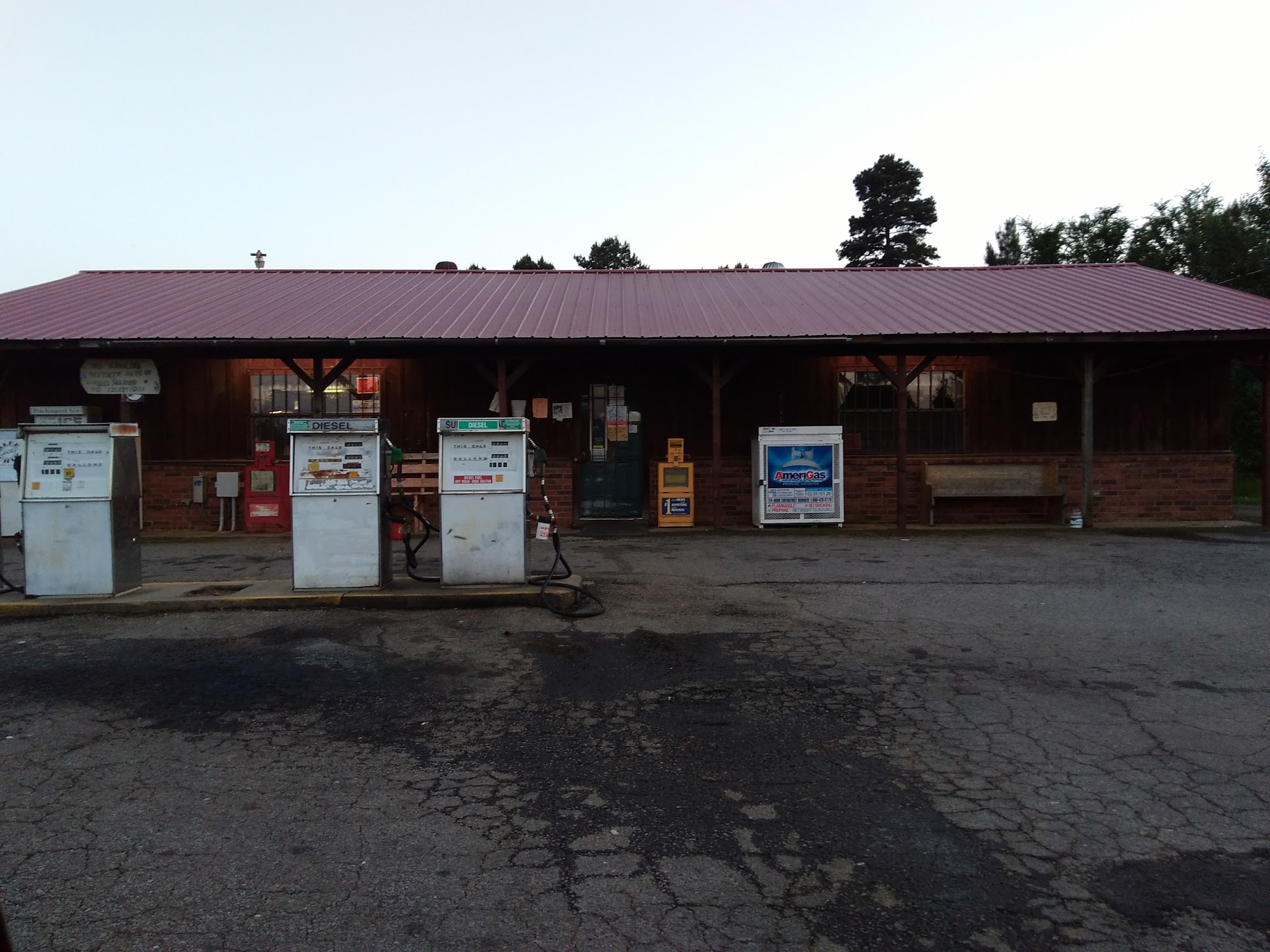 Country Corner Store & Station