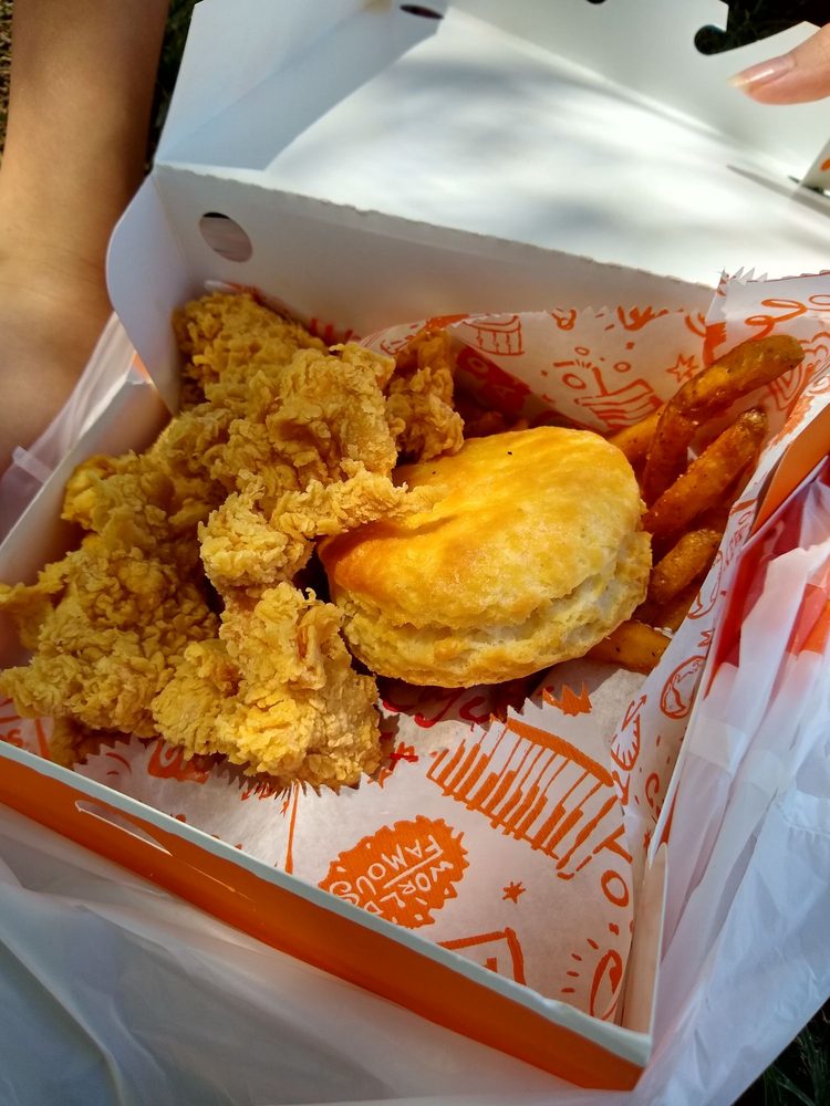 Popeyes Louisiana Kitchen 1999 E Pecos Rd, Gilbert