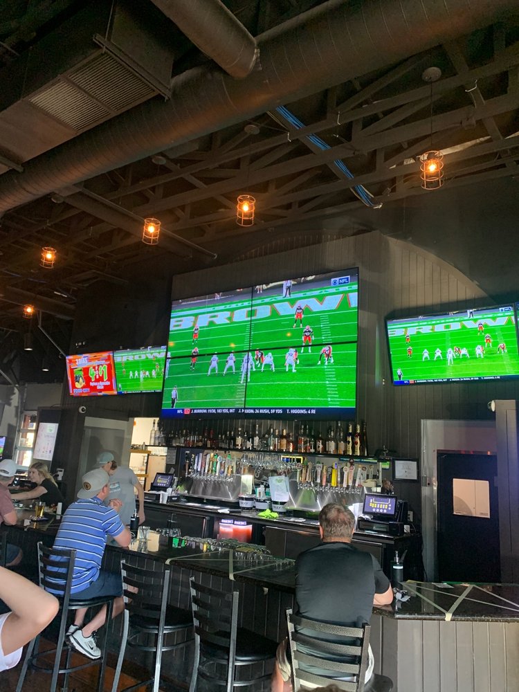 Catching Flights Bar and Grille 1475 W Elliot Rd, Gilbert