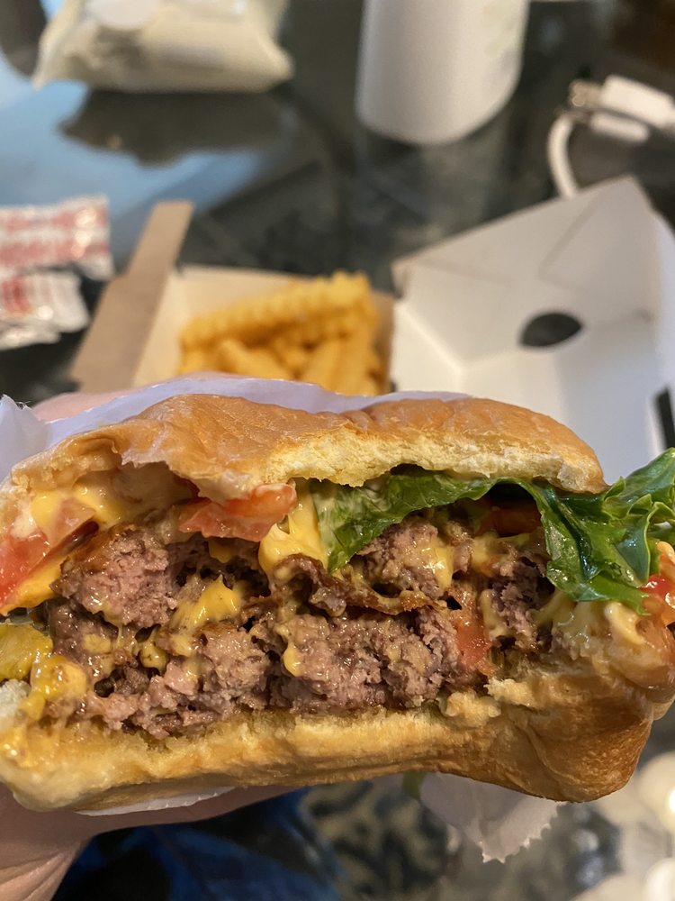 Shake Shack 2024 E Williams Field Rd, Gilbert