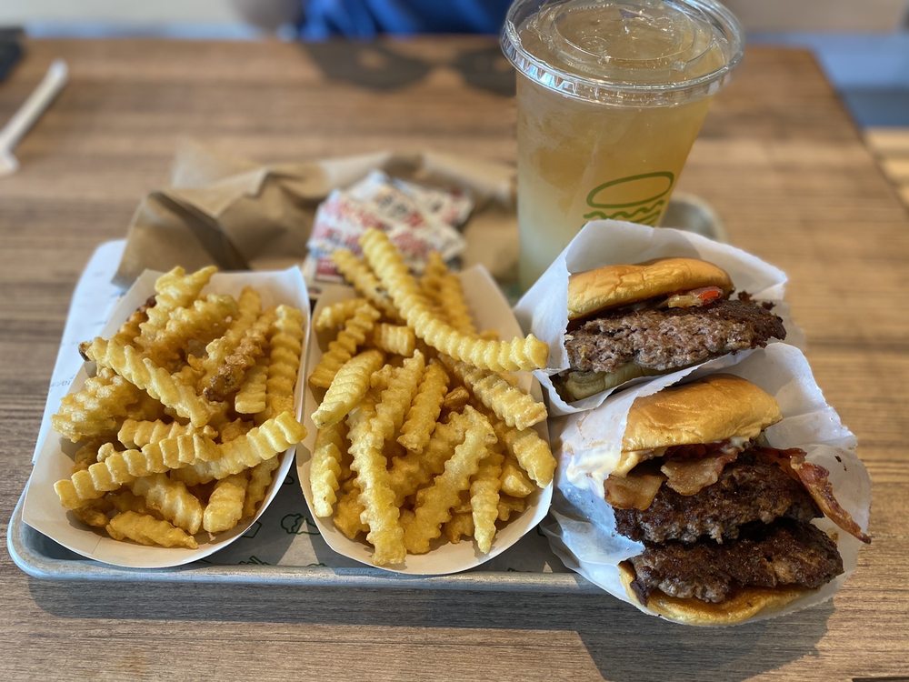 Shake Shack 2024 E Williams Field Rd, Gilbert