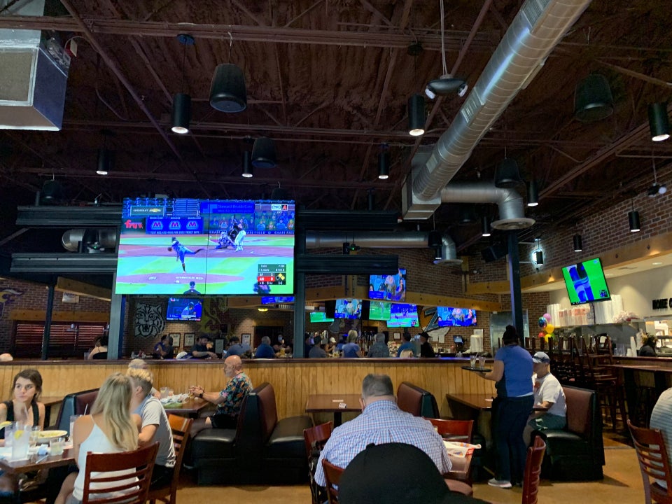 Zipps Sports Grill 1860 E Warner Rd, Tempe