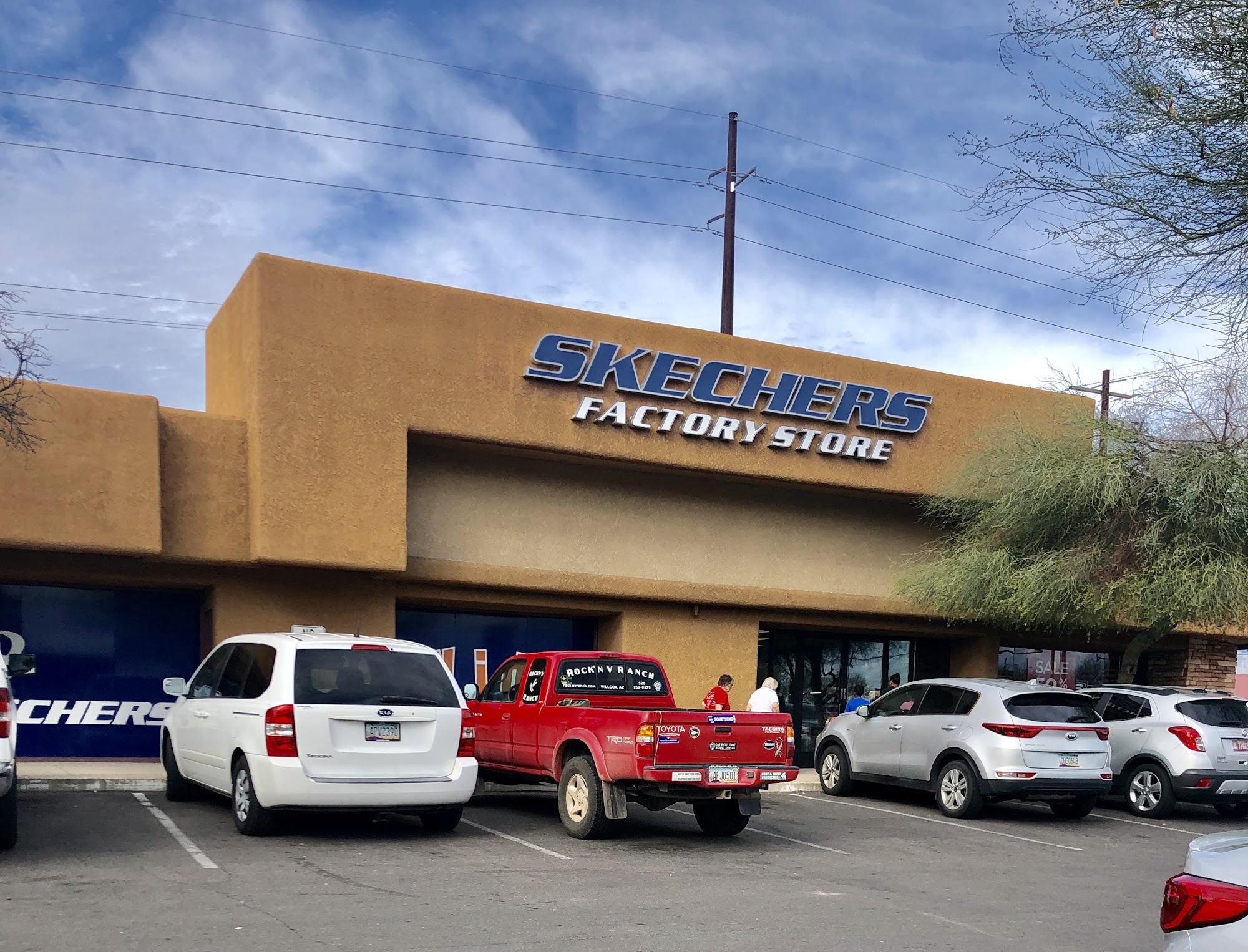 SKECHERS Warehouse Outlet