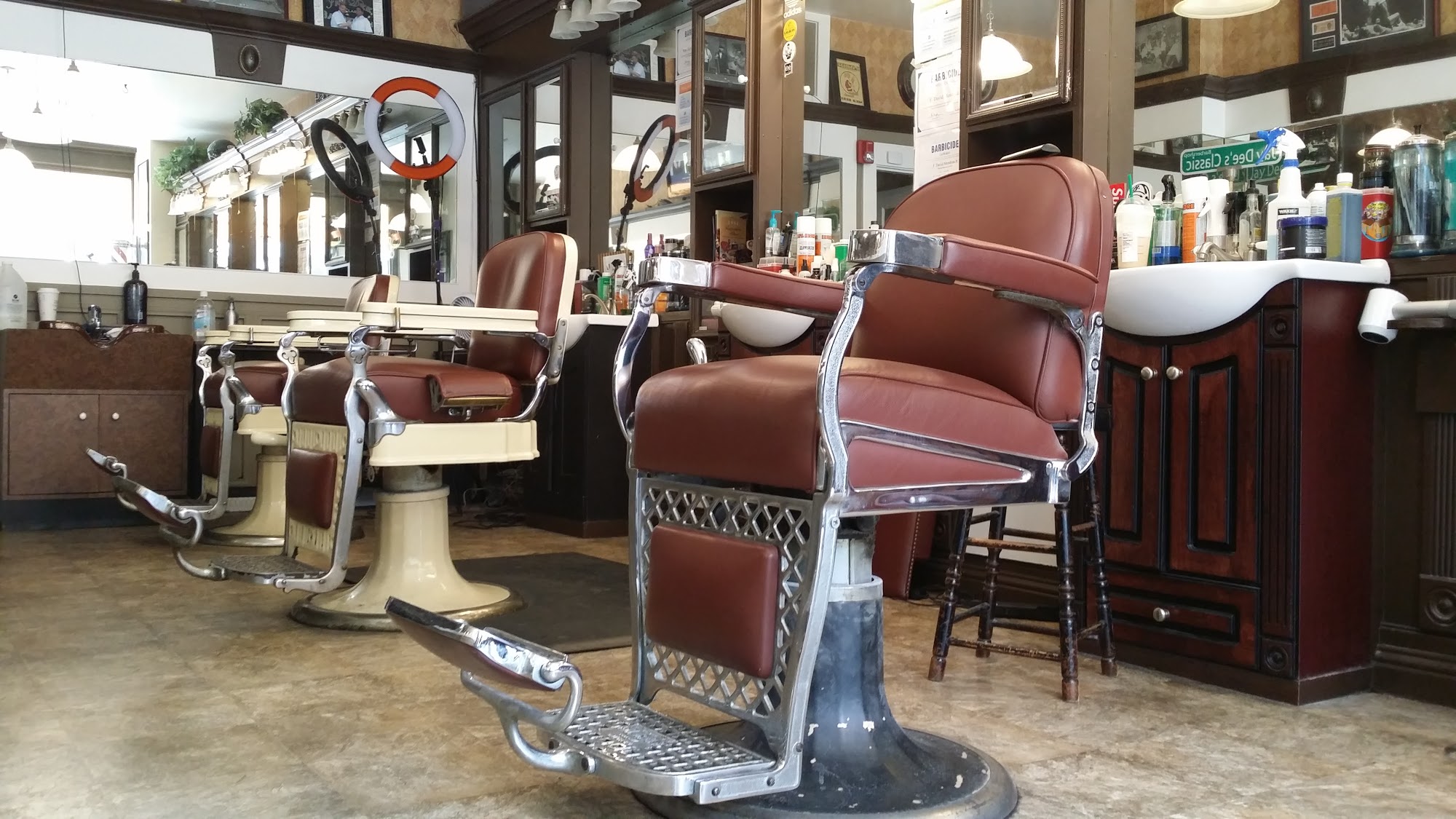 Jay Dee's Classic Barber Shop