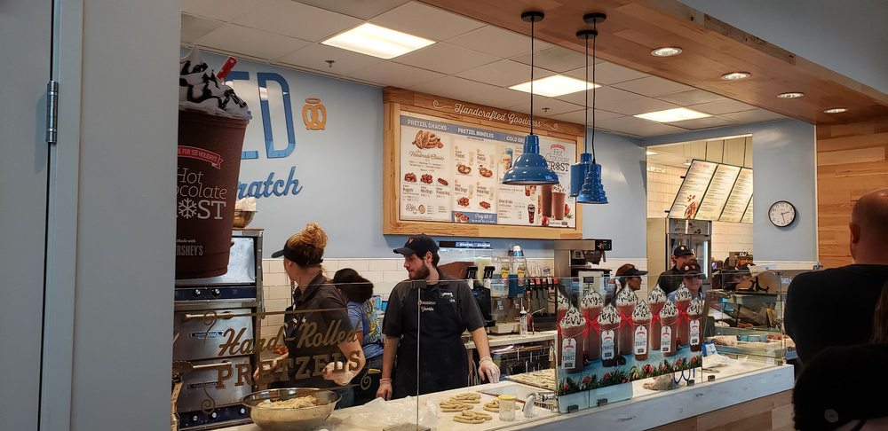 Auntie Anne's 6990 El Camino Real, Atascadero