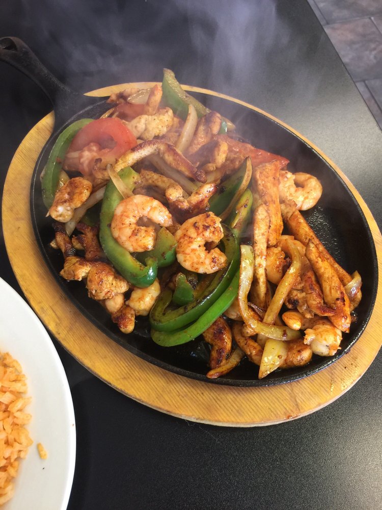 La Fonda Taqueria Y Mariscos 3216 Niles St, Bakersfield