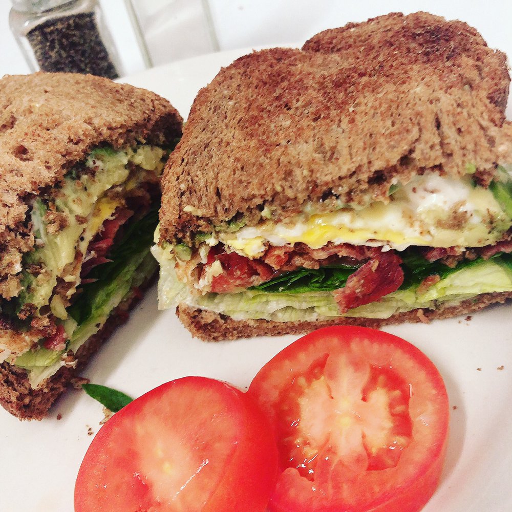 Mari Cafe & Grill 138 S Robertson Blvd, Beverly Hills