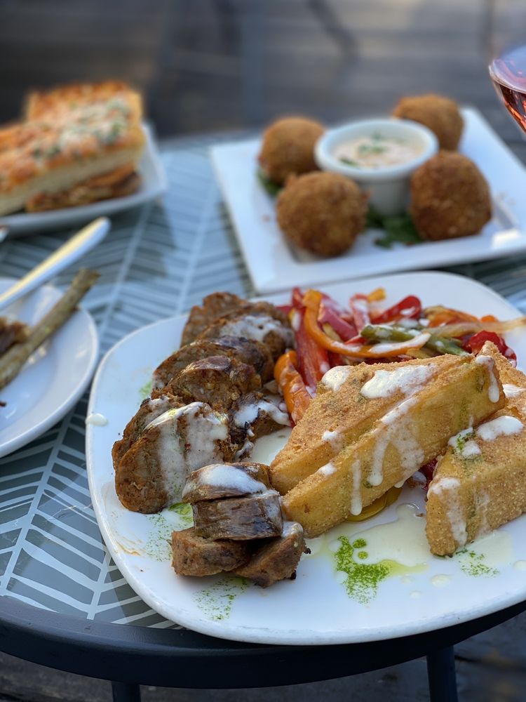 Vesuvio Restaurant 6th Ave & Junipero St, Carmel-By-The-Sea