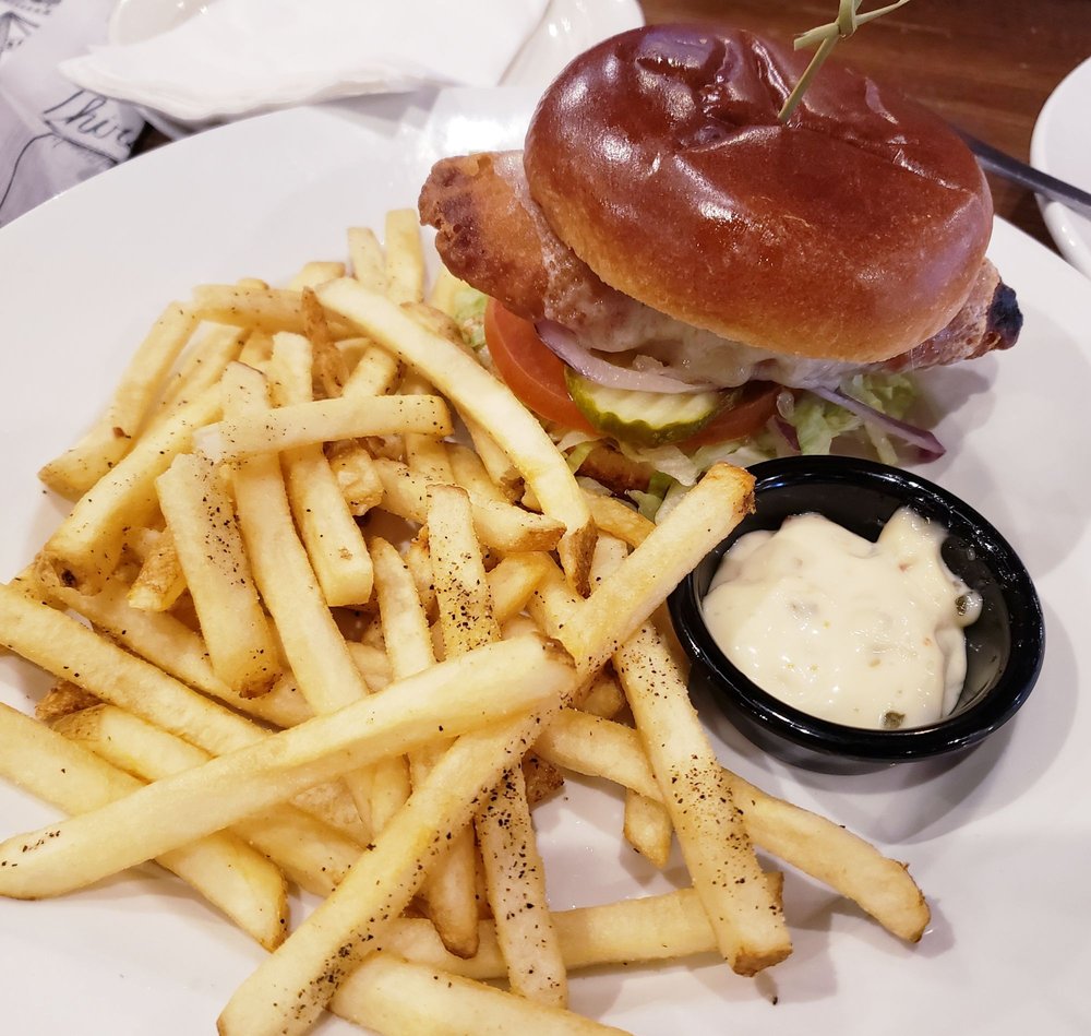 TGI Fridays 12721 Towne Center Dr, Cerritos