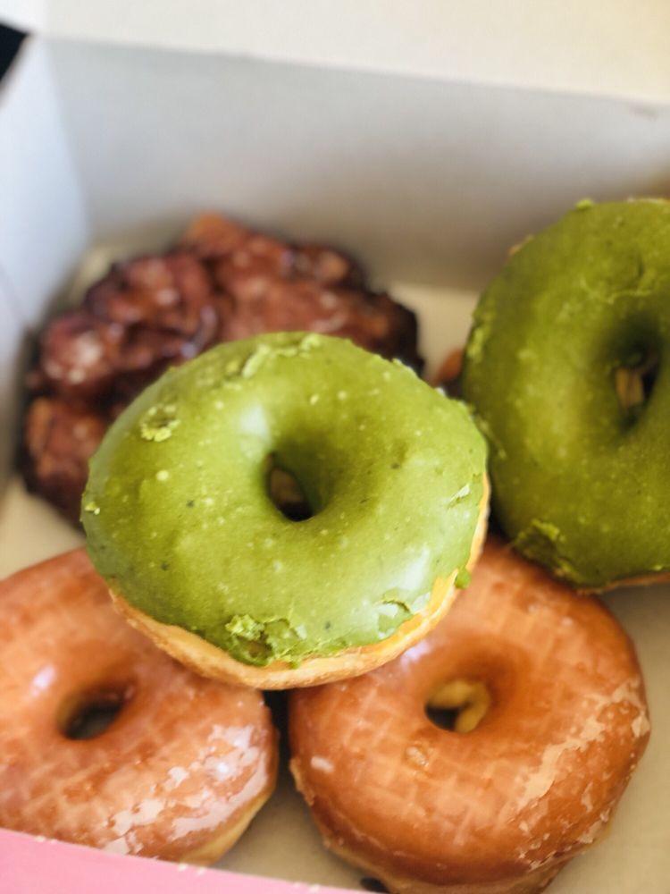 Rainbow Donuts 11825 South St, Cerritos