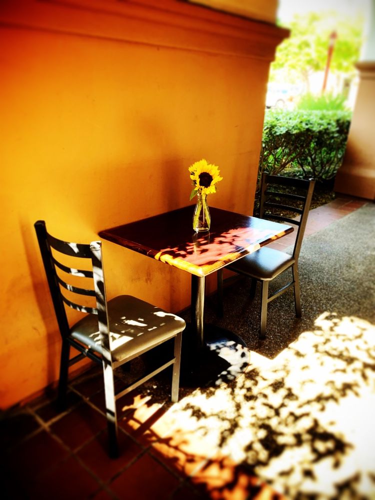 D'Lish Gourmet Pasta & Pizza 386 E H St, Chula Vista
