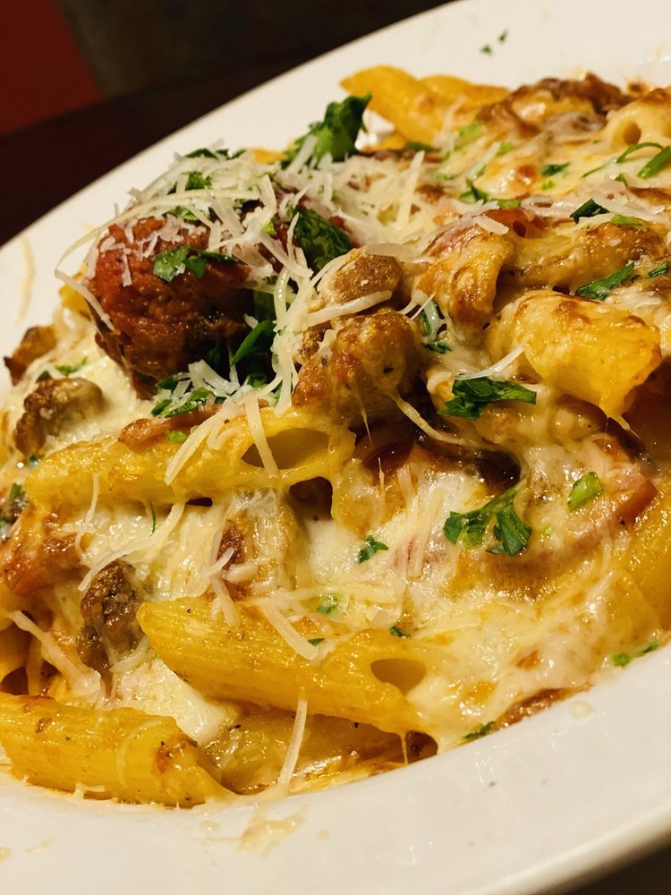 D'Lish Gourmet Pasta & Pizza 386 E H St, Chula Vista