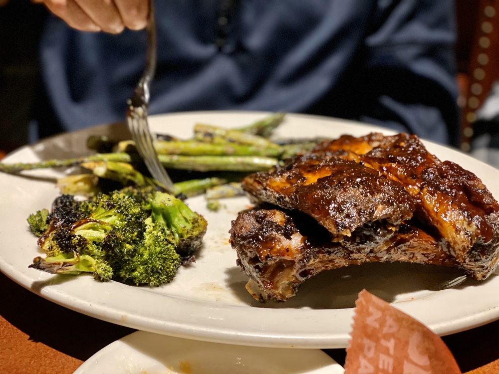 Wood Ranch BBQ & Grill The Shops at Dos Lagos, 2785 Lakeshore Dr, Corona