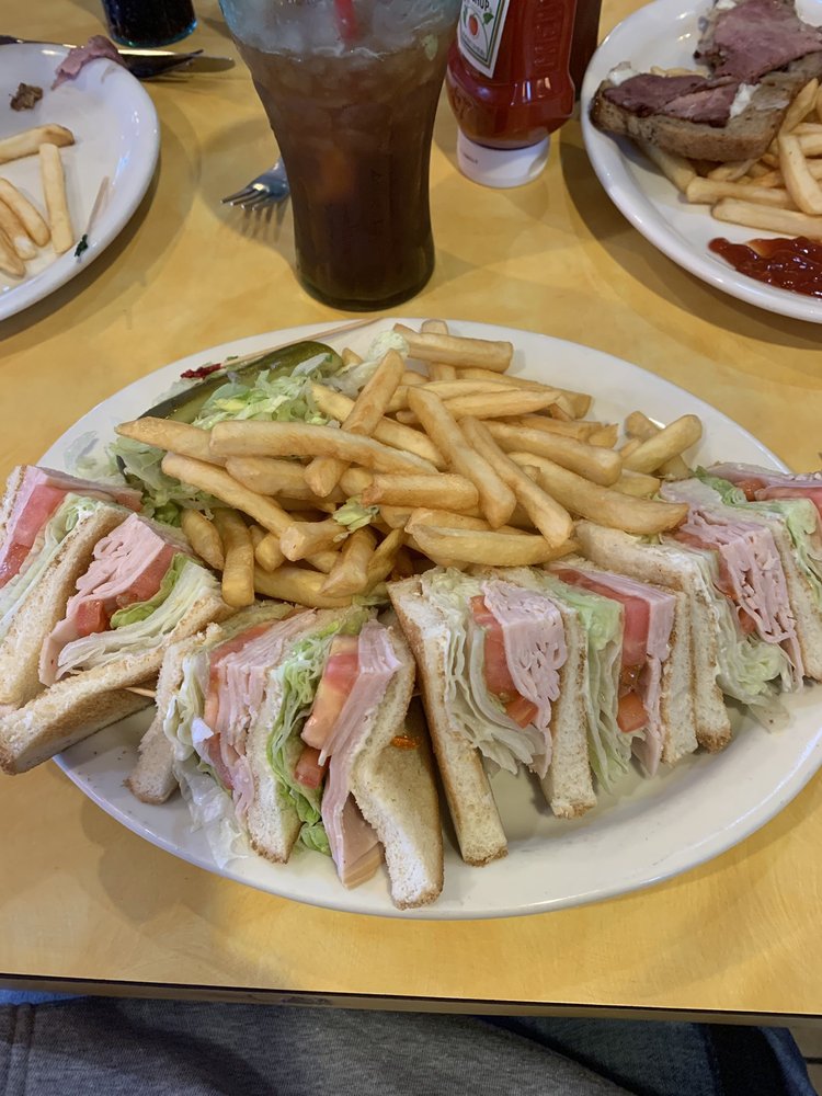 Brandon’s Cafè & Bar 4714 Green River Road Off the 91, Corona
