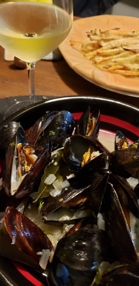 Santa Monica Seafood (Market & Cafe) 154 E 17th St, Costa Mesa