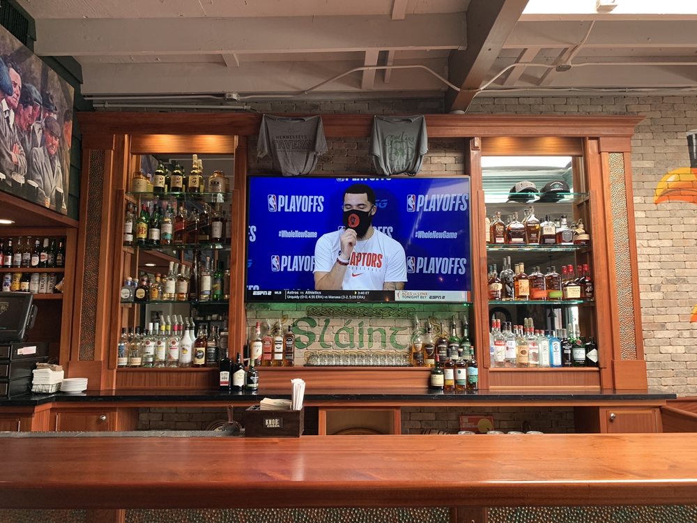 Hennessey's Tavern 1773 Newport Blvd, Costa Mesa