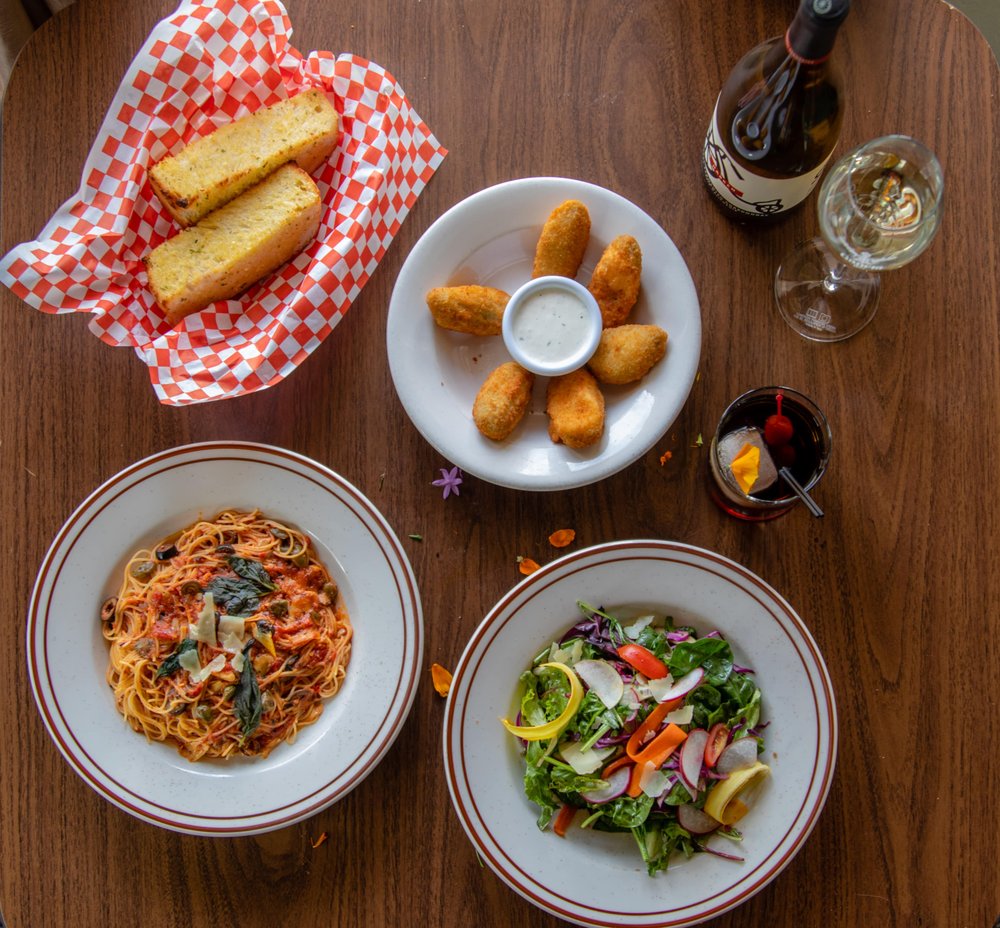 Four Corners Pizza Pasta & Bar 4203 Valley View Rd, El Sobrante