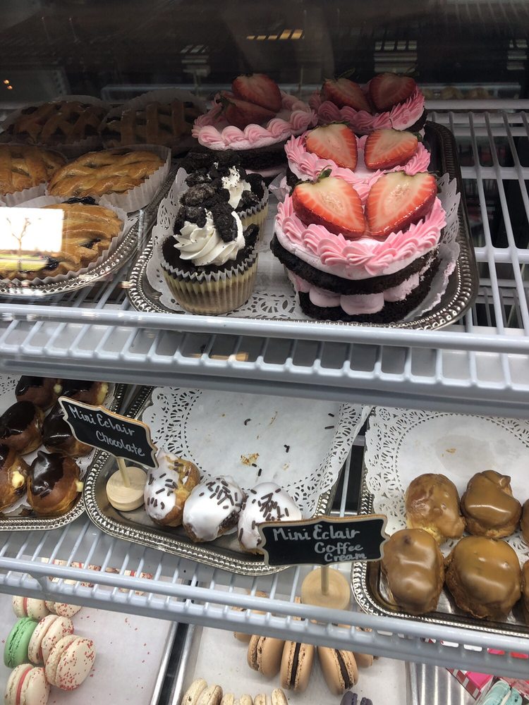 Le Parisien Cafe 7775 N Palm Ave # 101, Fresno