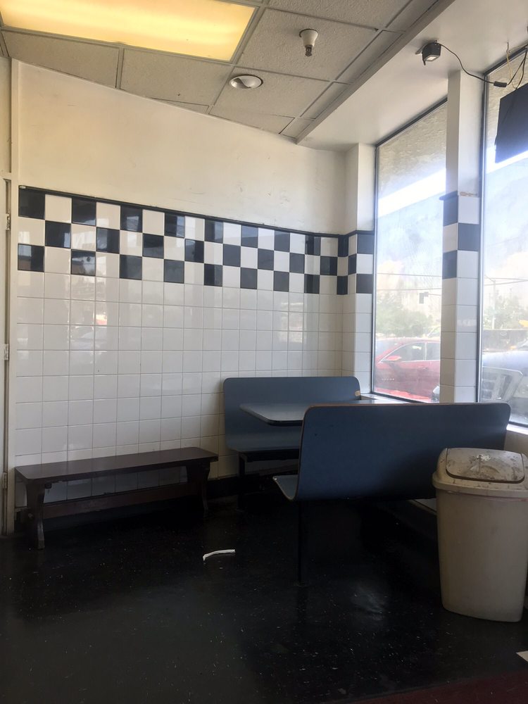 Douggy Fresh Pizza 1585 N Palm Ave, Fresno