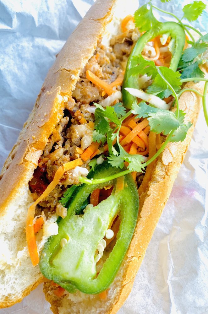 Banh Mi Che Cali Bakery 13838 Brookhurst St, Garden Grove