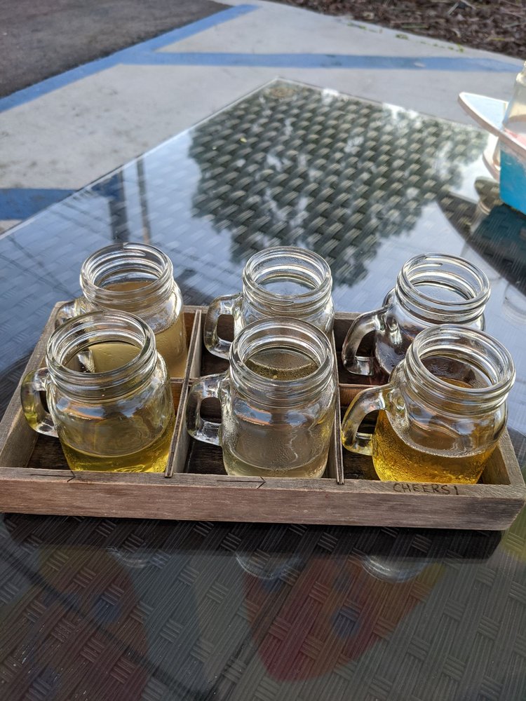 SoCal Vibes Co. - Brewery, Tasting Room & Kitchen 17812 S Main St, Gardena