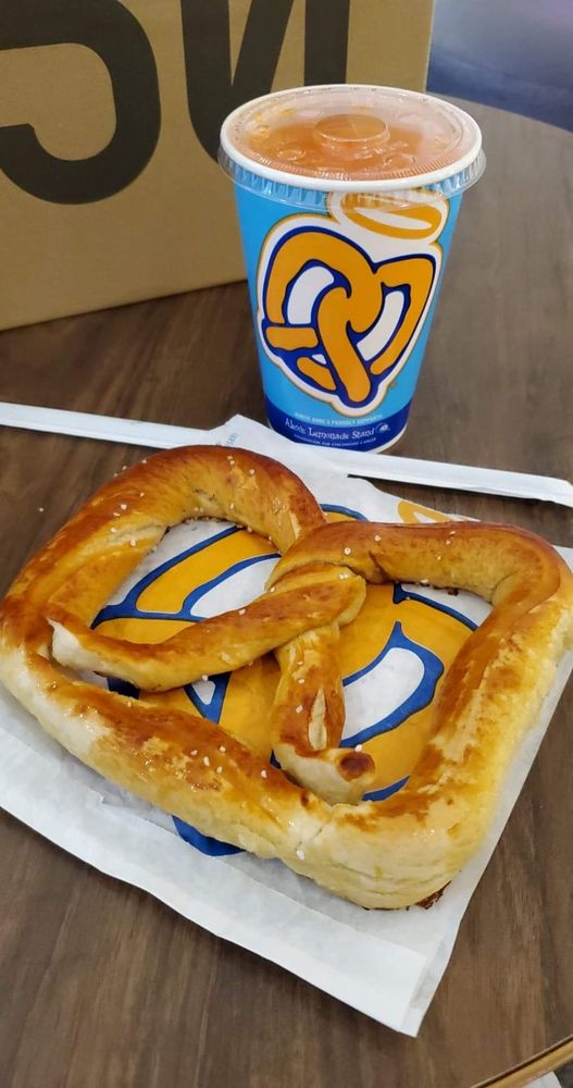 Auntie Anne's 100 W Broadway, Glendale