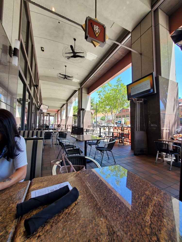 BJ's Restaurant & Brewhouse 101 N Brand Blvd, Glendale
