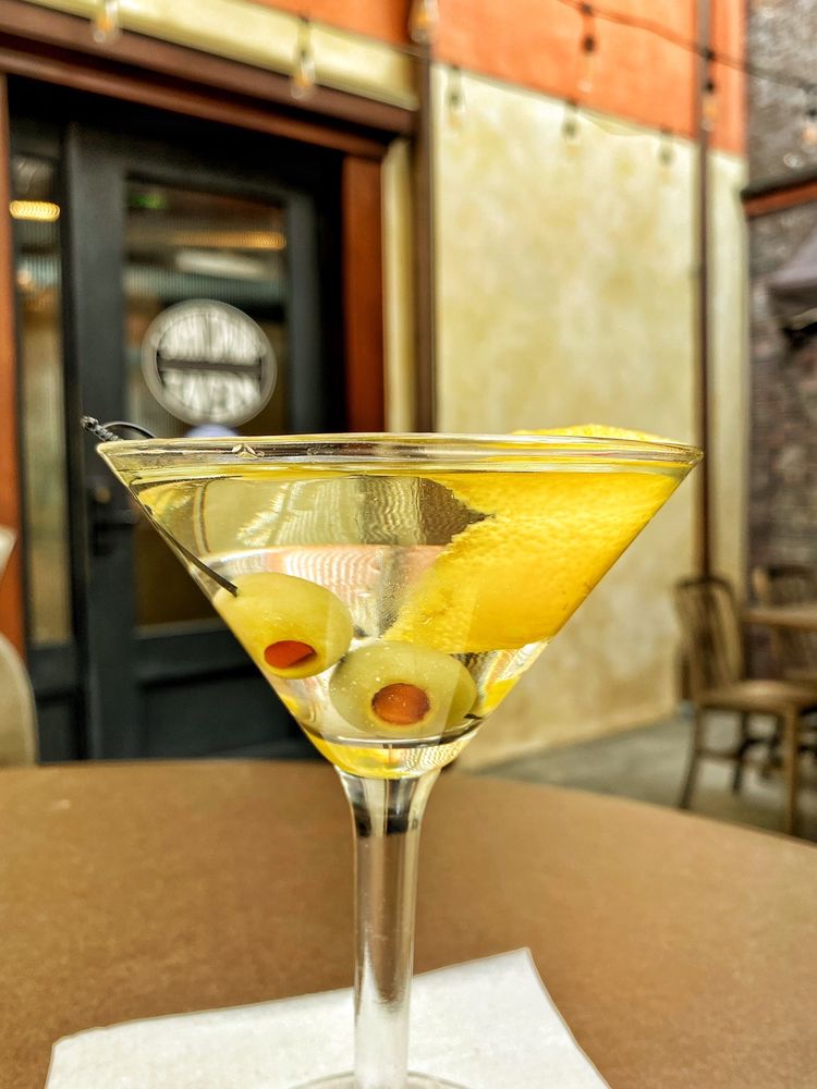 John Sparr Tavern 3437 Ocean View Blvd, Glendale