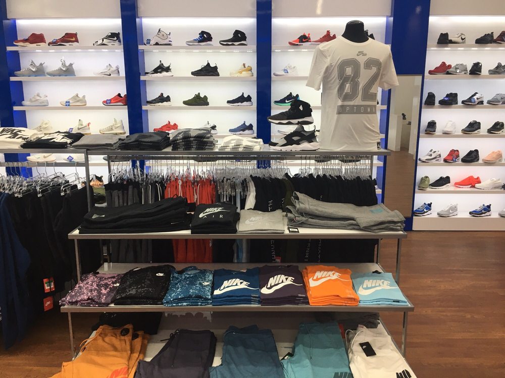 Foot Locker Glendale