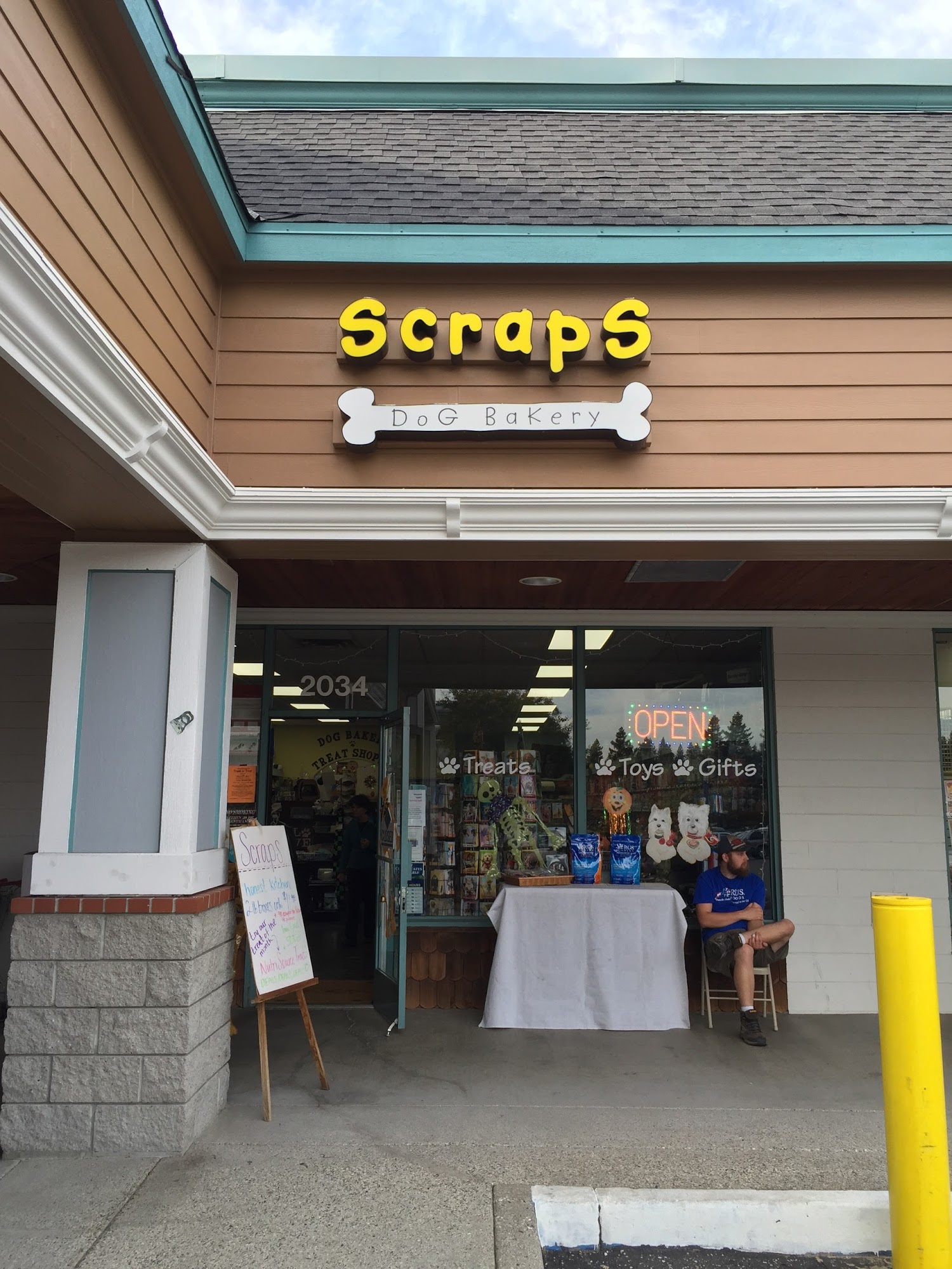 Scraps Dog Bakery at Mountain Mutts