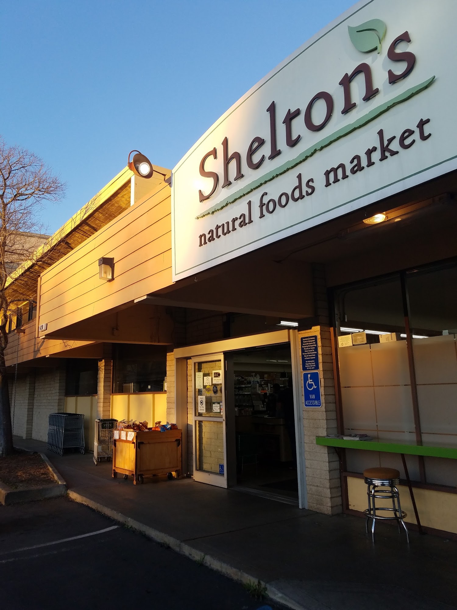 Sheltons Natural Foods Market