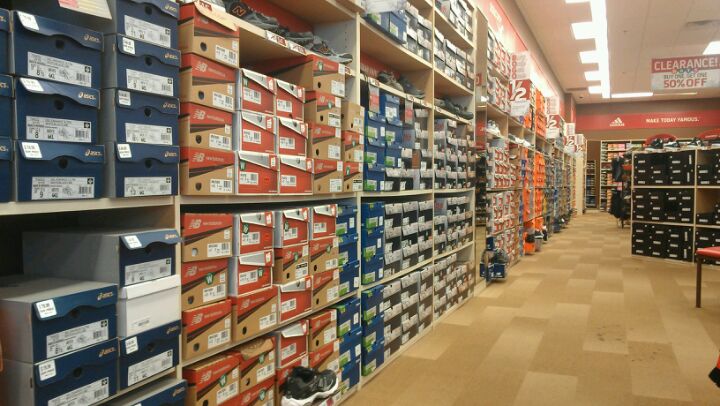 Famous Footwear PAGE PLAZA, 1169 S Sanderson Ave #101, Hemet