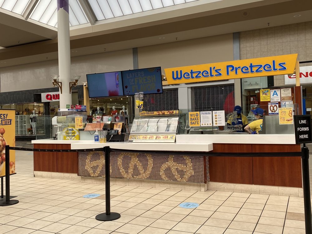 Wetzel's Pretzels 330 Lakewood Blvd, Lakewood