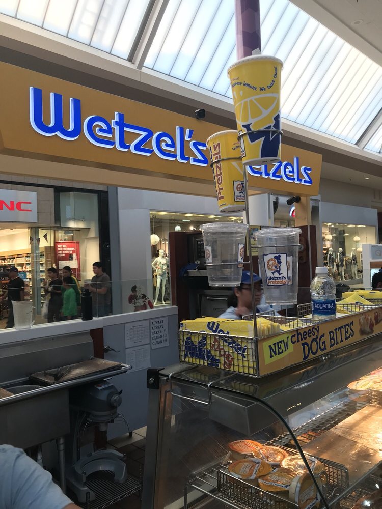Wetzel's Pretzels 330 Lakewood Blvd, Lakewood