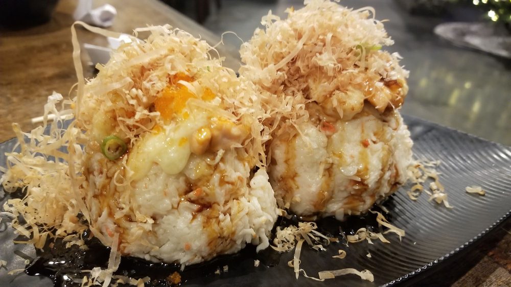 Mama's Sushi 5679 Woodruff Ave, Lakewood