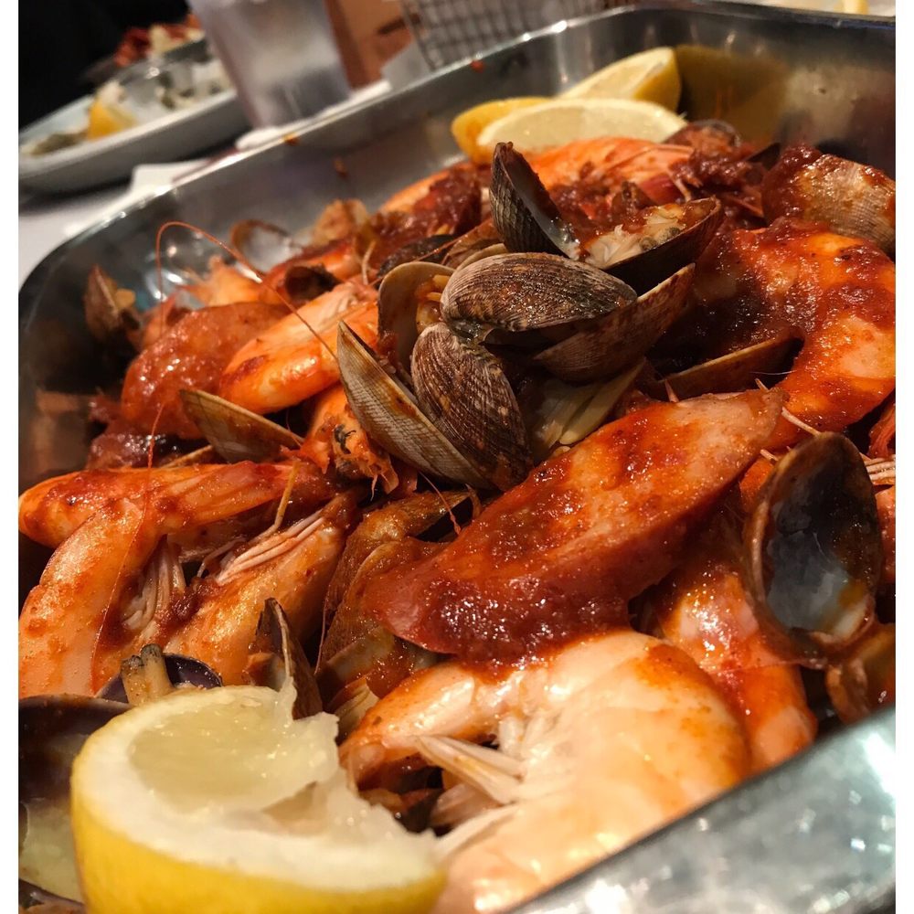 Big Catch Seafood House 150 E Broadway, Long Beach