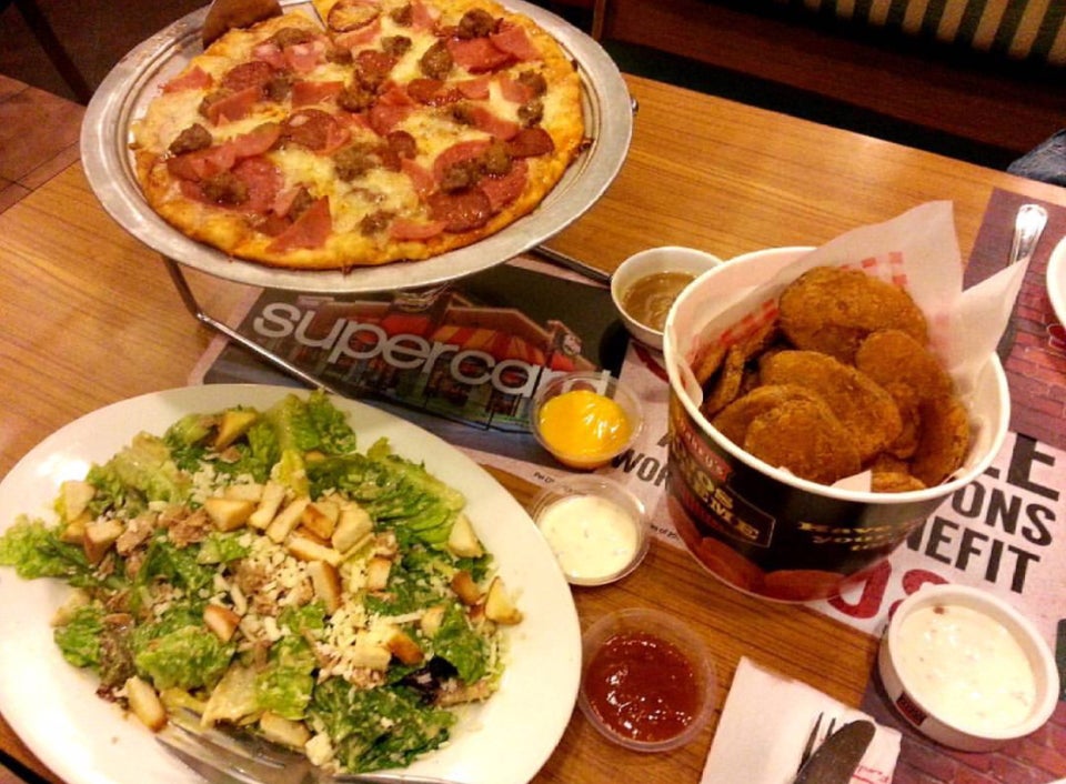 Shakey's Pizza Parlor 2023 East Cesar E Chavez Avenue, Los Angeles