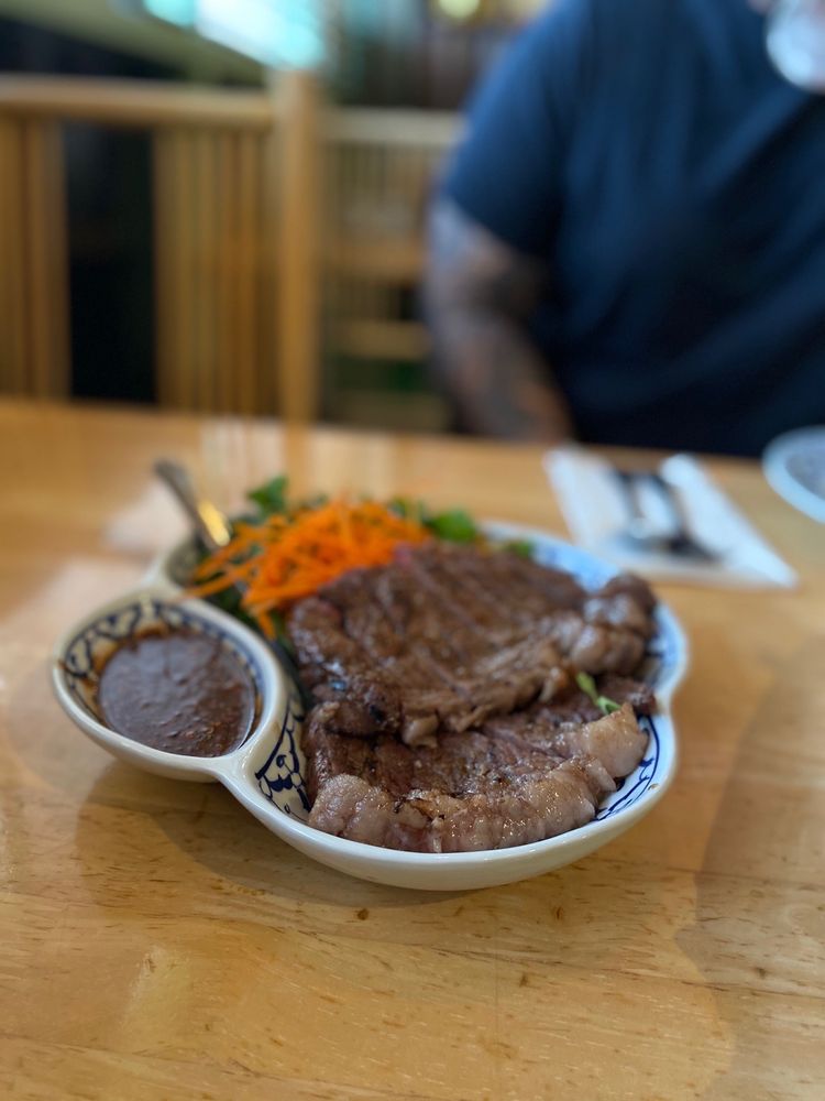 Palms Thai Restaurant 5900 Hollywood Blvd b, Los Angeles