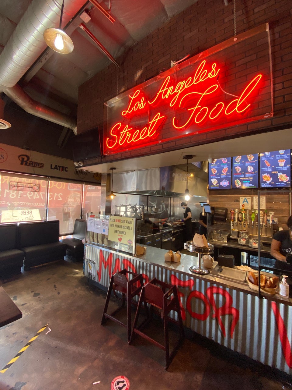 Dirt Dog Inc. 2528 S Figueroa St, Los Angeles