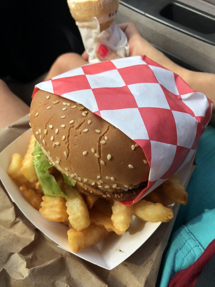 Sno-white drive in 1841 Yosemite Blvd, Modesto