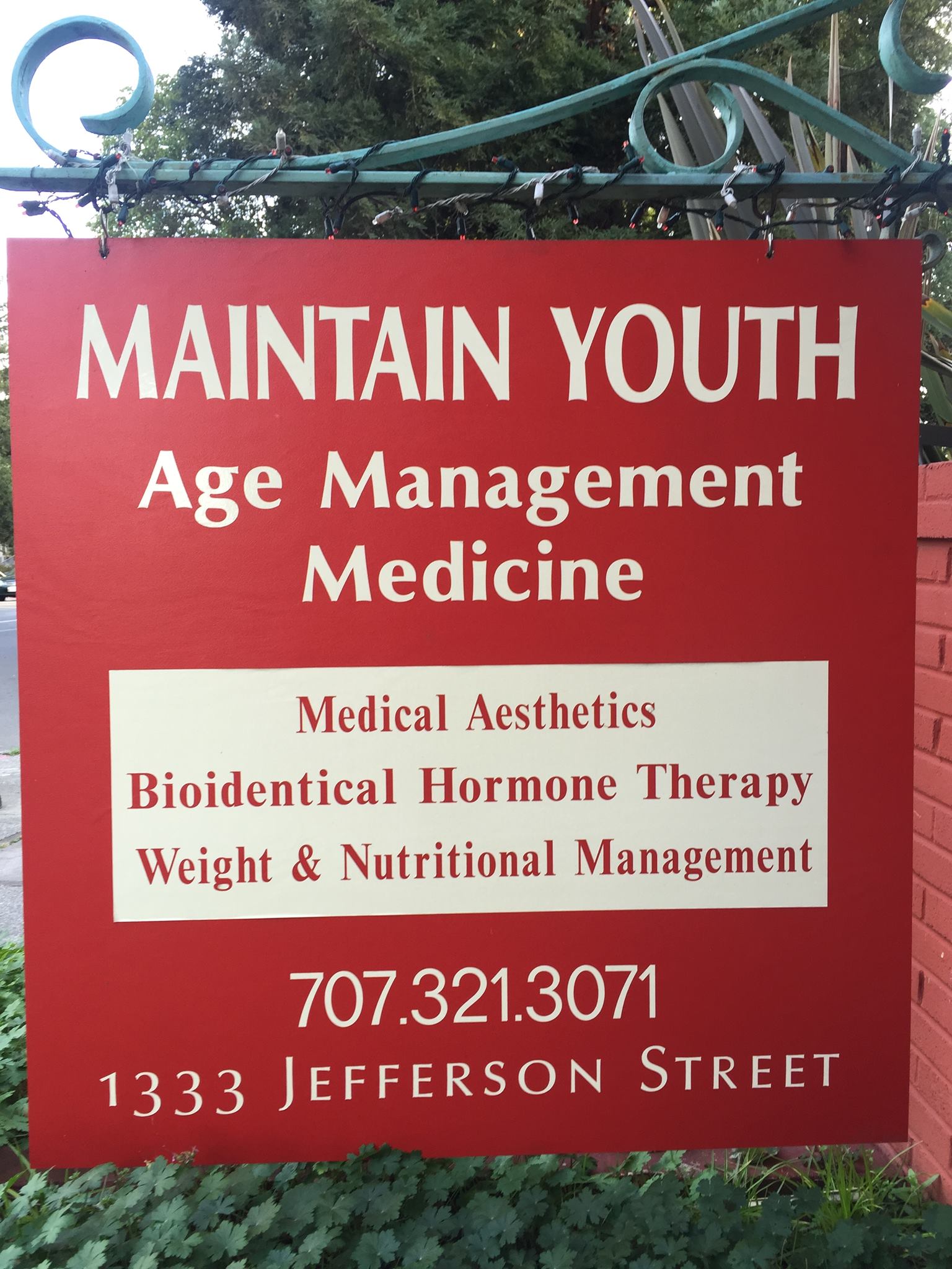 Maintain Youth Age Management Medicine