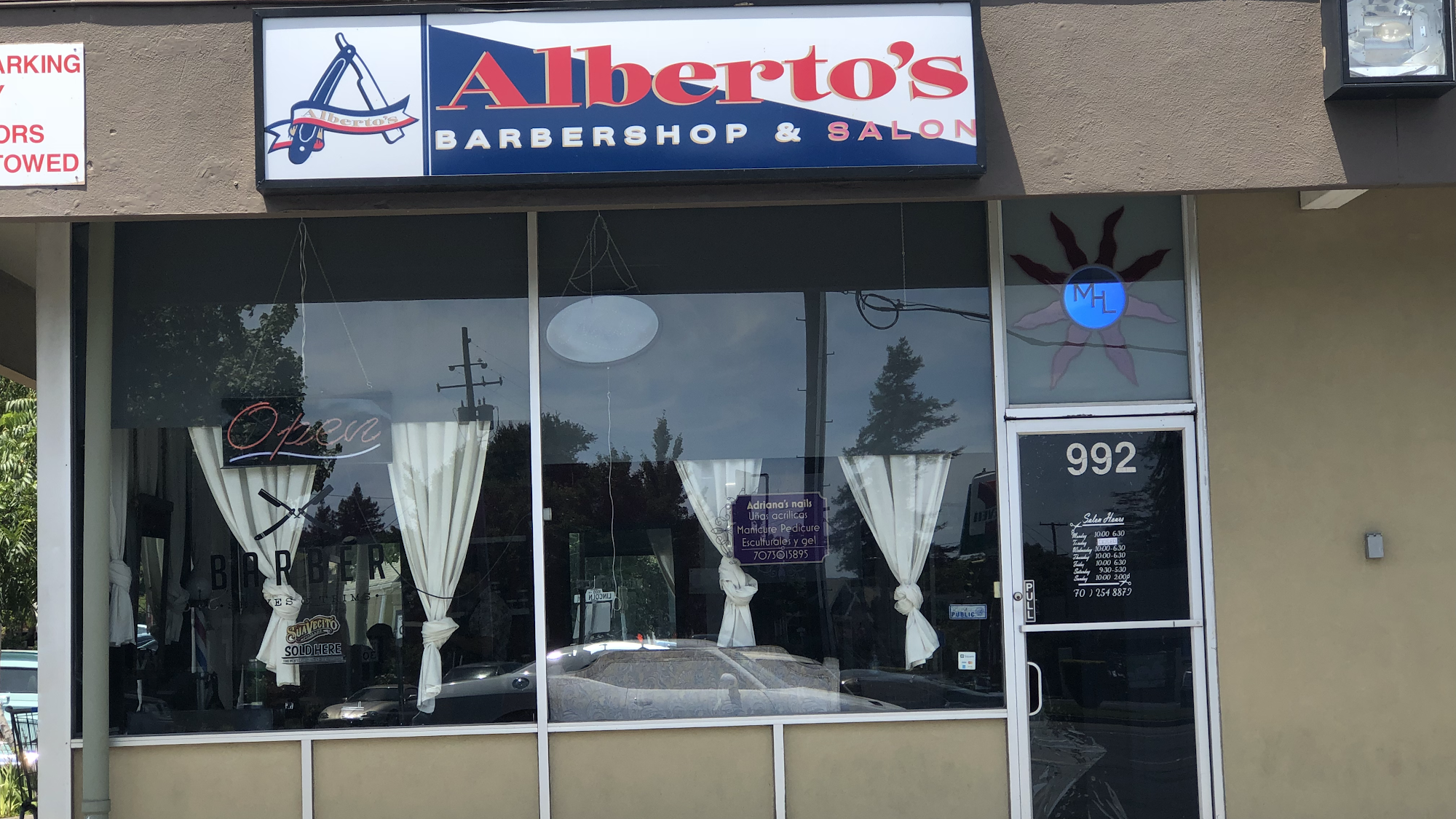Albertos Barbershop and salon