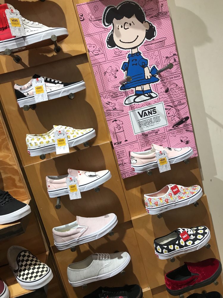 vans store plaza bonita