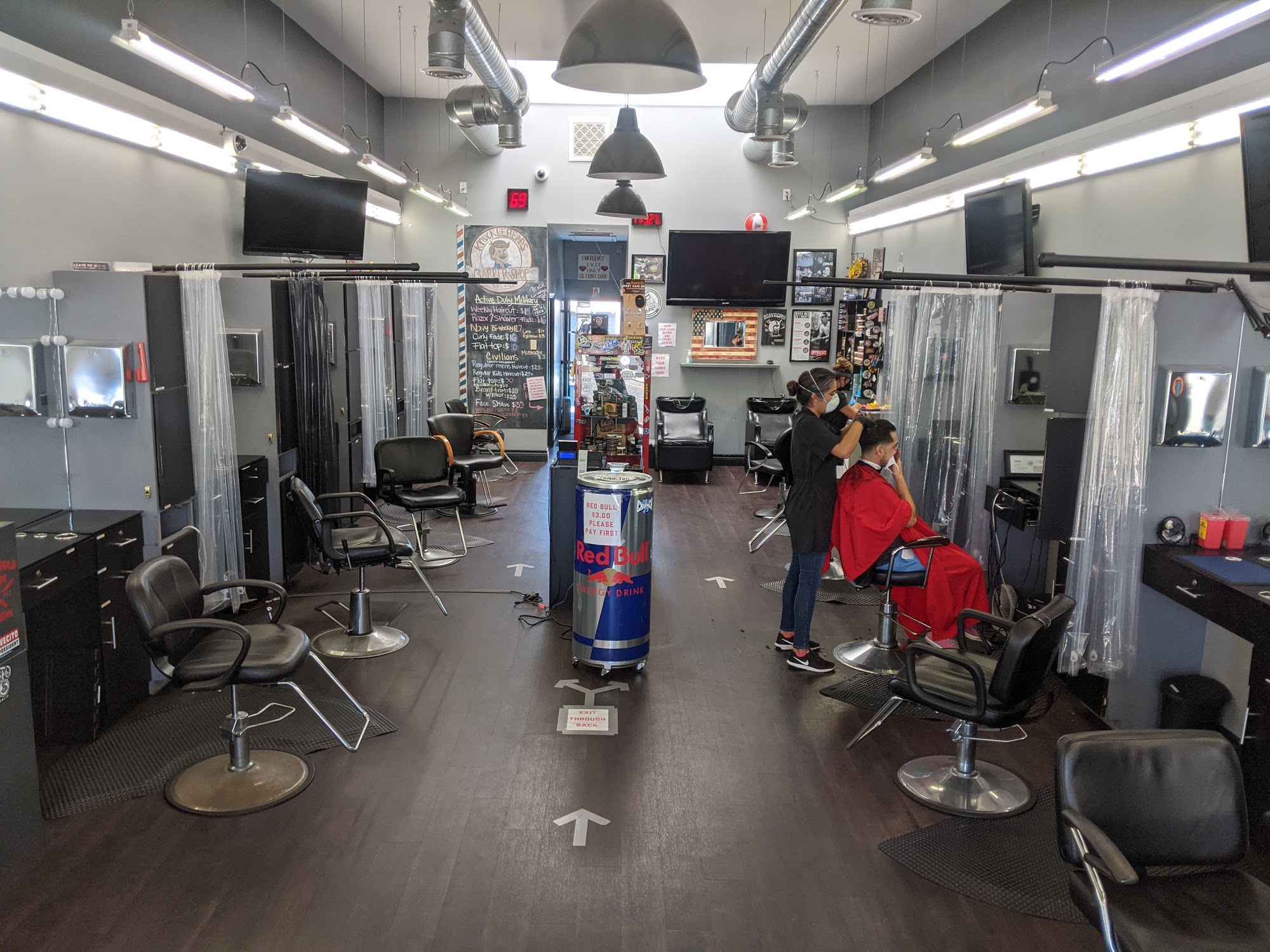 Knuckleheads Barbershop