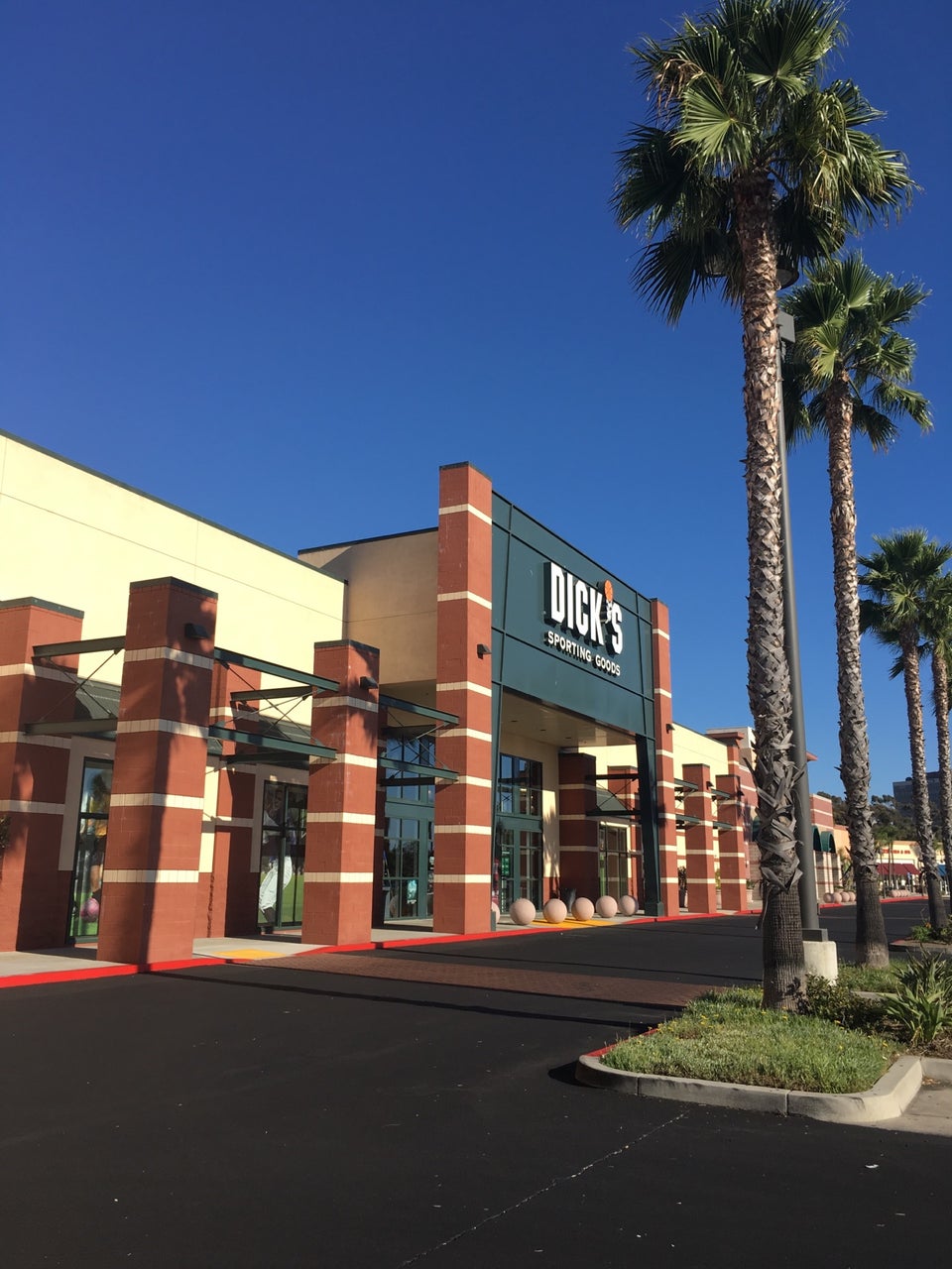 DICK'S Sporting Goods 231 W Esplanade Dr, Oxnard